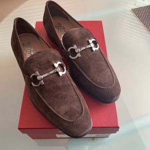 NEW SALVATORE FERRAGAMO FLORI 2 BIT LOGO SUEDE